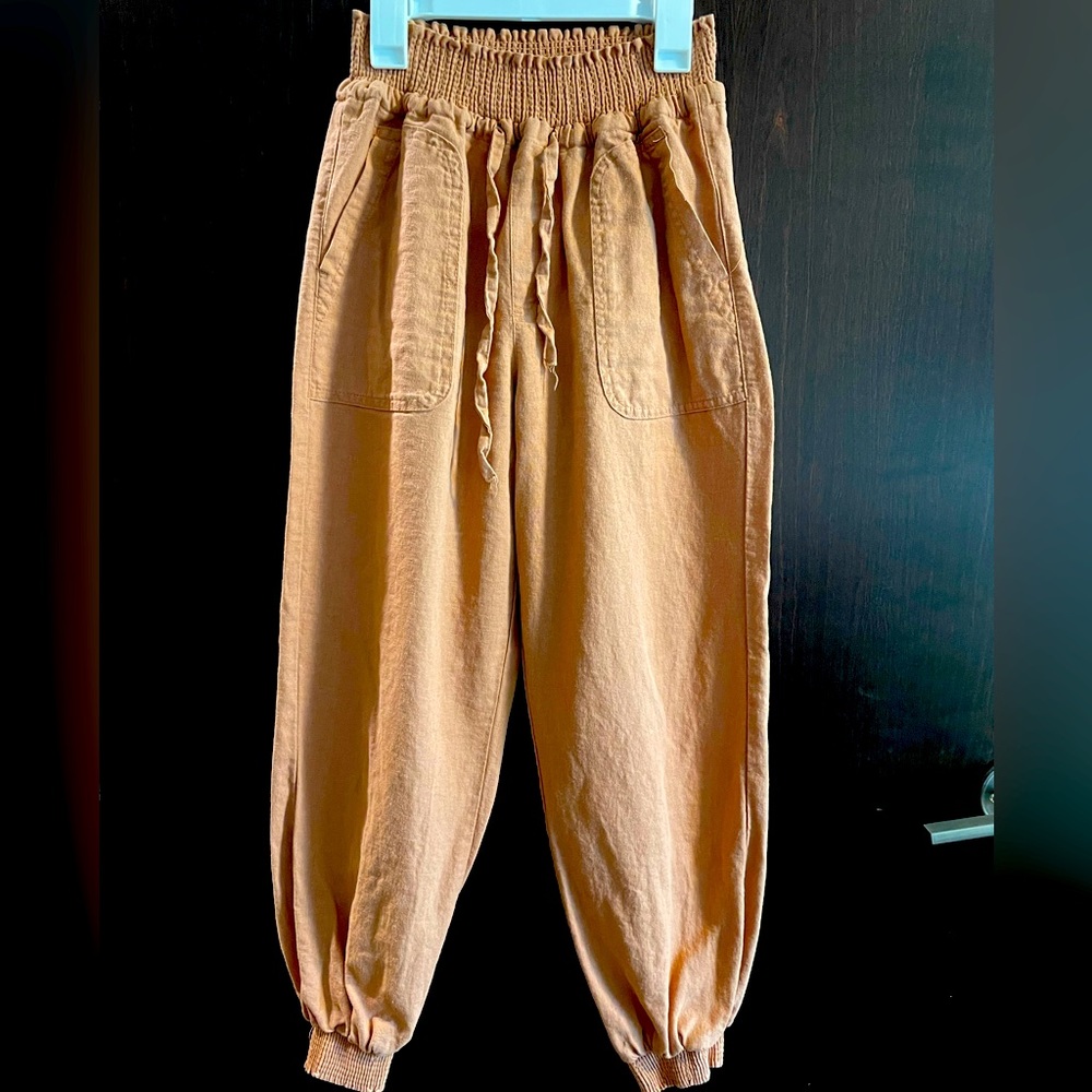 Love tree. Medium size pants. Salmon colored pants stretchy waist and ankles.